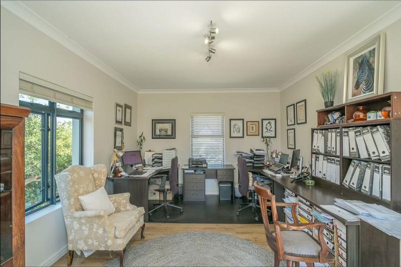 4 Bedroom Property for Sale in Lake Michelle Western Cape